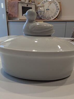 MODA Fine Porcelain Duck Dish – White Ceramic Covered Bowl